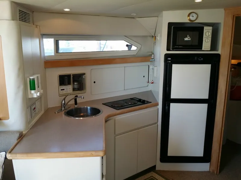 Slide: The Image of Carver Yachts 380 Santego Flybridge 1995 - 11