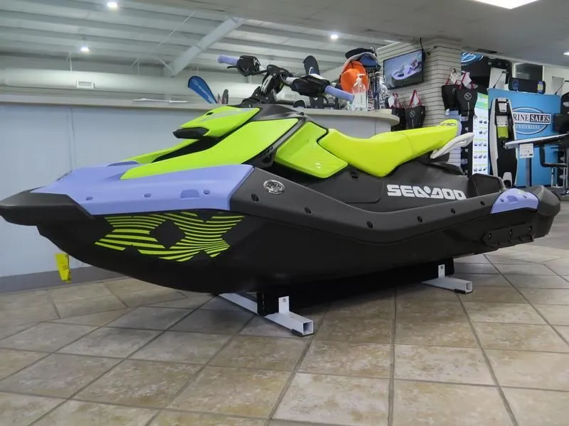 Slide: The Image of Sea-Doo 66rc - Spark 3up Trixx 2024 - 4