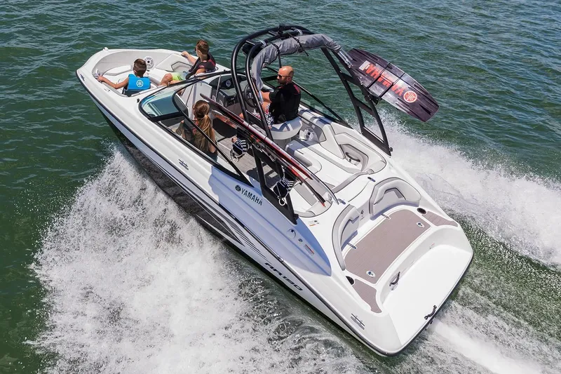 Slide: The Image of 2023-Yamaha-Boats-AR190-MarineMax - 3