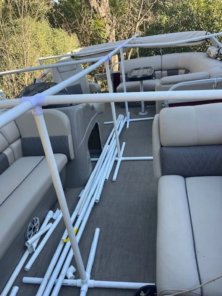 Slide: The Image of Tracker 20 DLX 2023 - 3