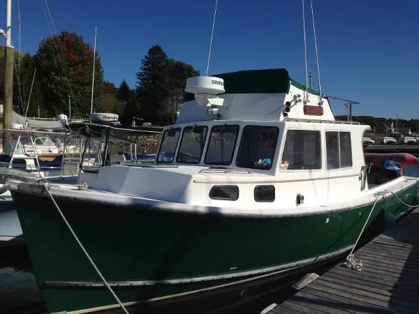Slide: The Image of BHM 32' Flybridge Cruiser 1985 - 0