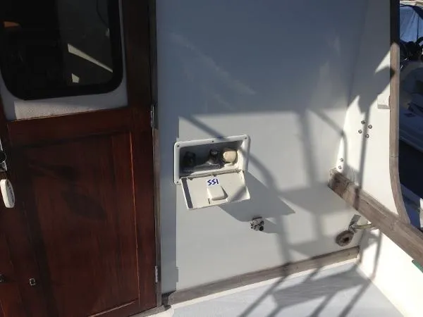 Slide: The Image of BHM 32' Flybridge Cruiser 1985 - 4