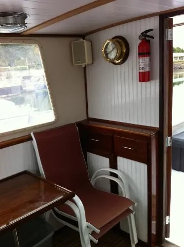 Slide: The Image of BHM 32' Flybridge Cruiser 1985 - 9