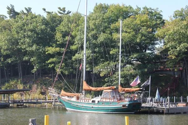 Slide: The Image of Vagabond 47 Ketch 1986 - 4