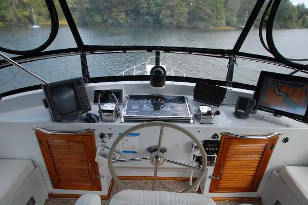 Slide: The Image of Jefferson Cockpit Motor Yacht 1986 - 10