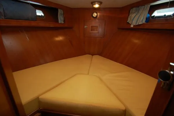 Slide: The Image of Jefferson Cockpit Motor Yacht 1986 - 8