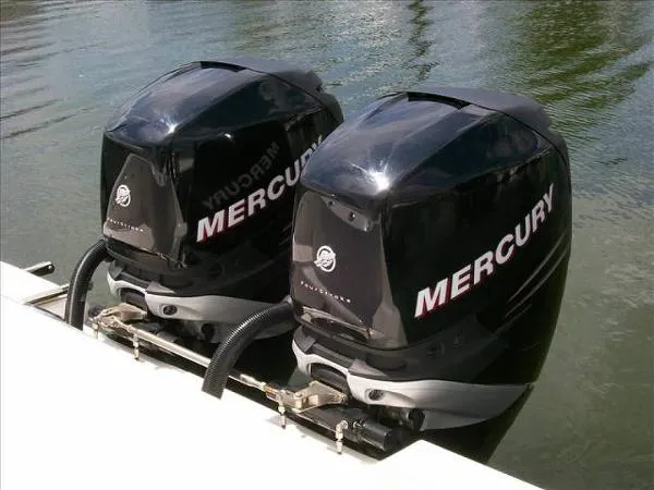 Slide: The Image of Boston Whaler OUTRAGE 2007 - 3