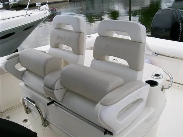 Slide: The Image of Boston Whaler OUTRAGE 2007 - 8