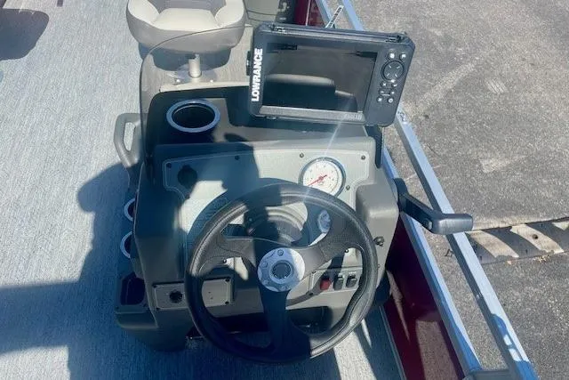 Slide: The Image of Steering console of 2026 Sun Tracker Bass Buggy 18 DLX with navigation system. - 2