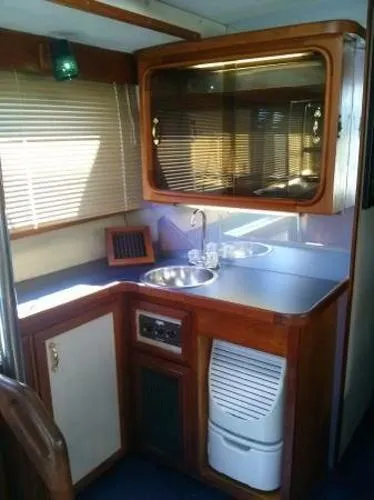 Slide: The Image of Carver Yachts Mariner 1986 - 9