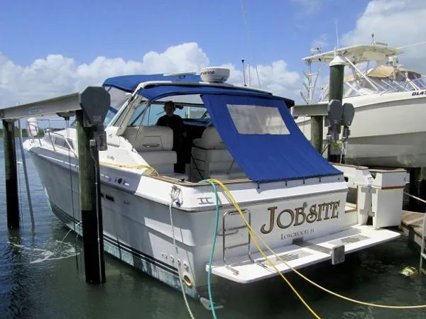 Slide: The Image of Sea Ray 390 Express Cruiser 1989 - 0