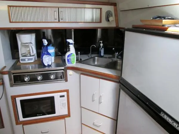 Slide: The Image of Sea Ray 390 Express Cruiser 1989 - 6