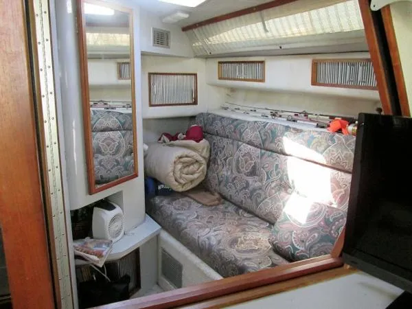 Slide: The Image of Sea Ray 390 Express Cruiser 1989 - 7
