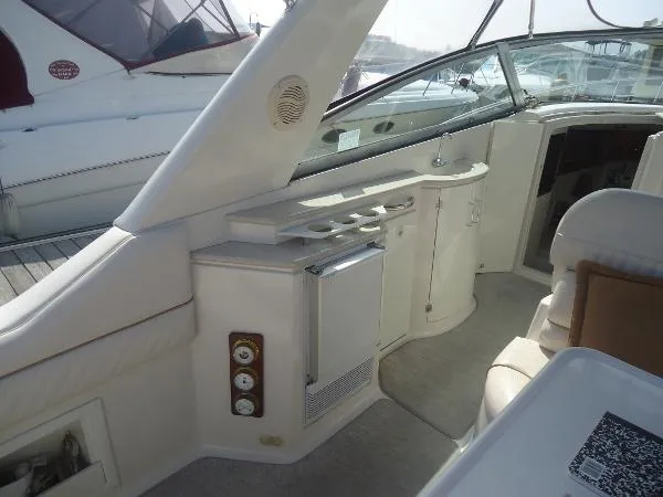 Slide: The Image of Monterey 322 Cruiser 2000 - 5