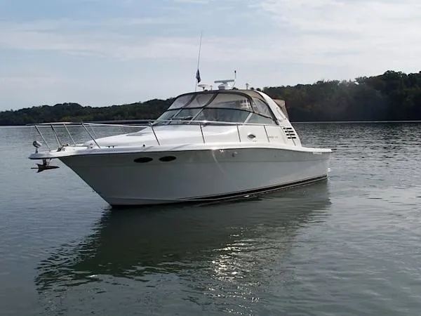 Slide: The Image of Sea Ray 330 Express Cruiser 1997 - 0