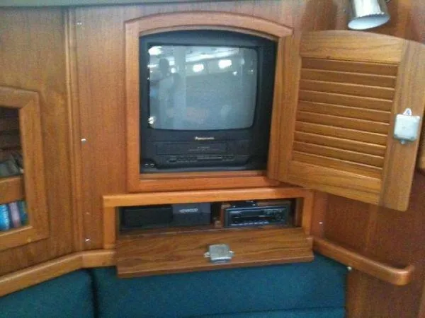 Slide: The Image of Pacific Seacraft Voyage Maker 2000 - 11
