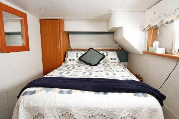 Slide: The Image of Silverton 372 Twin Diesel Motor Yacht 1997 - 10