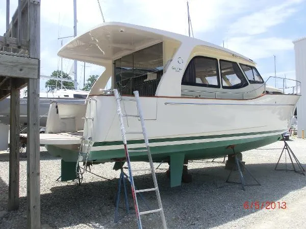 Slide: The Image of Greenline 33 Hybrid 2011 - 11