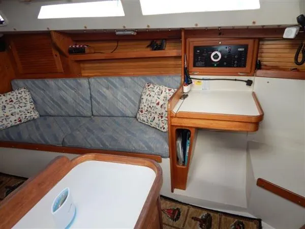 Slide: The Image of Catalina Sloop 1992 - 8