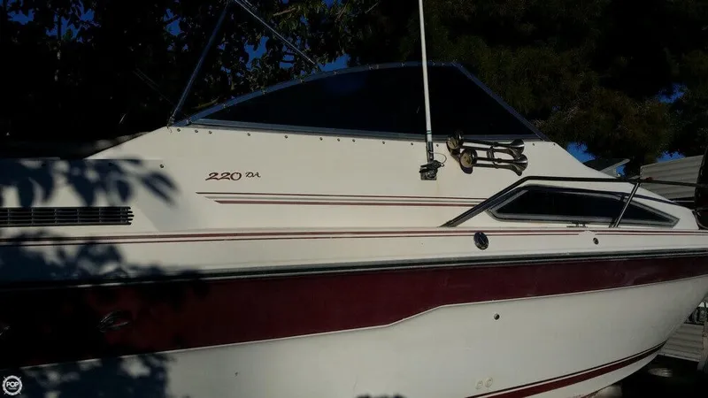 Slide: The Image of Sea Ray 220 Sundancer 1991 - 1