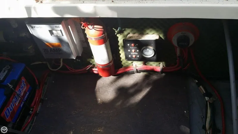 Slide: The Image of Sea Ray 220 Sundancer 1991 - 10