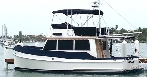 Slide: The Image of Grand Banks 32 Sedan 1987 - 0