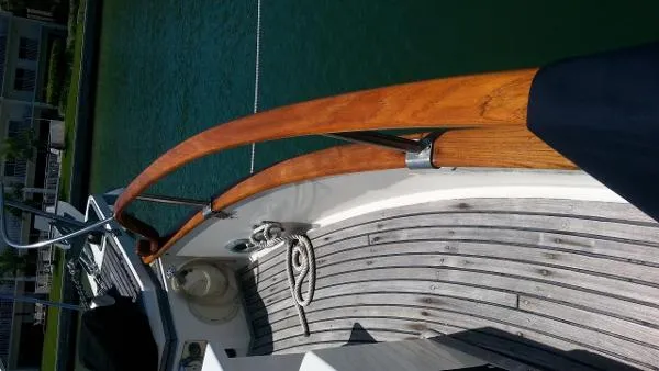 Slide: The Image of Grand Banks 32 Sedan 1987 - 7
