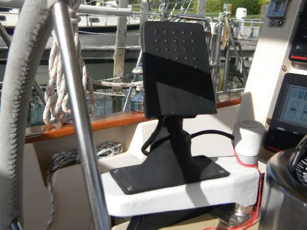 Slide: The Image of Island Packet 37 IP Cruiser 1995 - 11