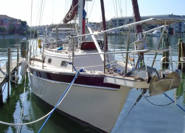 Slide: The Image of Island Packet 37 IP Cruiser 1995 - 3