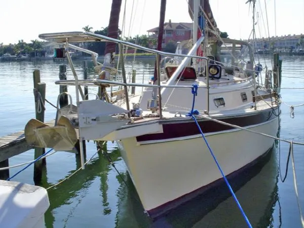 Slide: The Image of Island Packet 37 IP Cruiser 1995 - 4