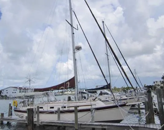 Slide: The Image of Island Packet 37 IP Cruiser 1995 - 6