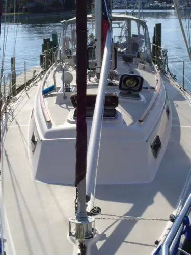 Slide: The Image of Island Packet 37 IP Cruiser 1995 - 8