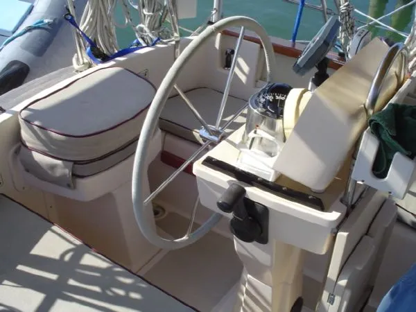 Slide: The Image of Island Packet 37 IP Cruiser 1995 - 9