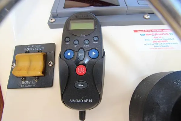Slide: The Image of Parker Marine 2520 Deep Vee Sport Cabin 2001 - 10
