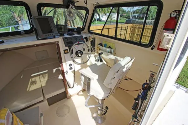 Slide: The Image of Parker Marine 2520 Deep Vee Sport Cabin 2001 - 7