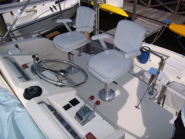 Slide: The Image of Hatteras 32 Flybridge Fisherman 1983 - 10
