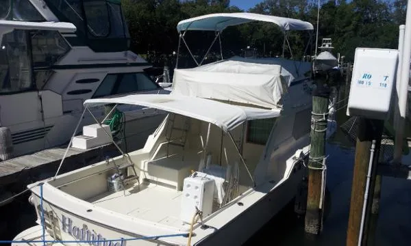 Slide: The Image of Hatteras 32 Flybridge Fisherman 1983 - 2
