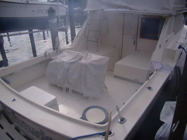 Slide: The Image of Hatteras 32 Flybridge Fisherman 1983 - 4