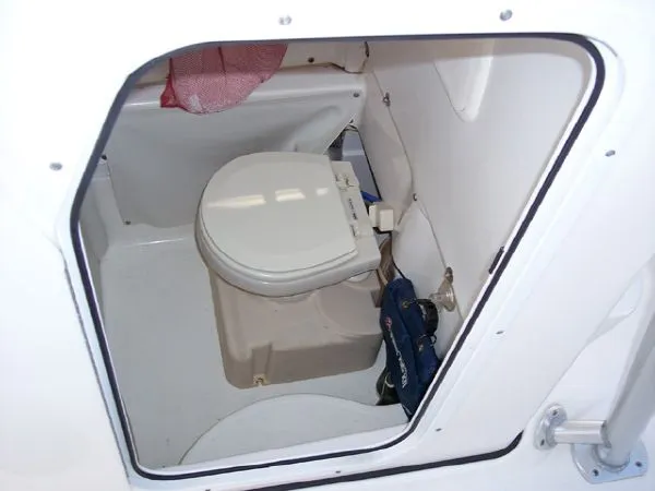 Slide: The Image of Wellcraft 252 Fisherman 2006 - 10
