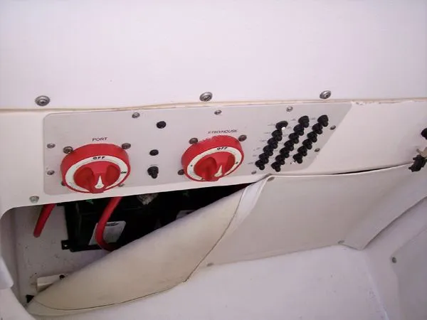 Slide: The Image of Wellcraft 252 Fisherman 2006 - 11