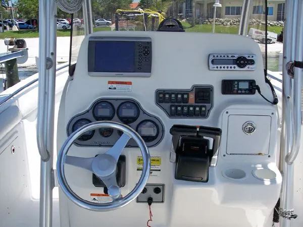 Slide: The Image of Wellcraft 252 Fisherman 2006 - 6