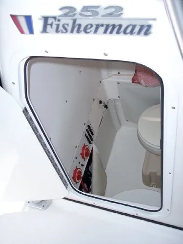 Slide: The Image of Wellcraft 252 Fisherman 2006 - 9