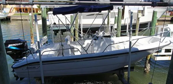 Slide: The Image of Boston Whaler Dauntless 18 2000 - 0
