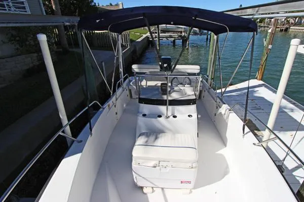 Slide: The Image of Boston Whaler Dauntless 18 2000 - 4