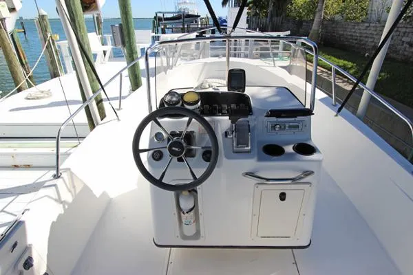 Slide: The Image of Boston Whaler Dauntless 18 2000 - 5