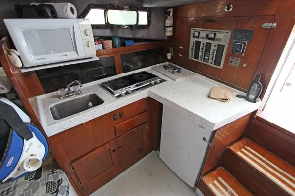 Slide: The Image of Rampage 31 Sportfisherman 1987 - 8