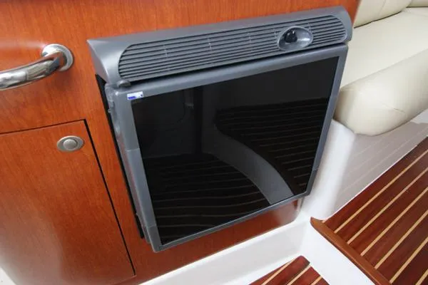 Slide: The Image of Boston Whaler 305 Conquest 2006 - 11