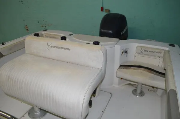 Slide: The Image of Seaswirl Center Console 2002 - 3