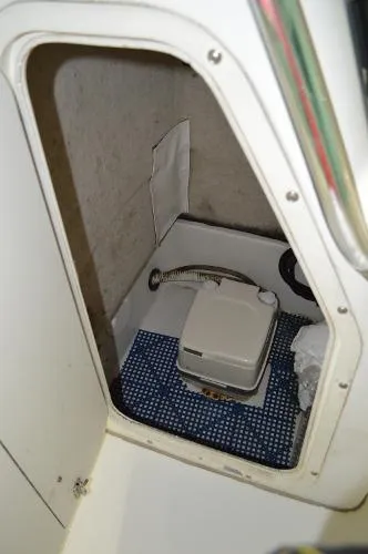 Slide: The Image of Seaswirl Center Console 2002 - 7