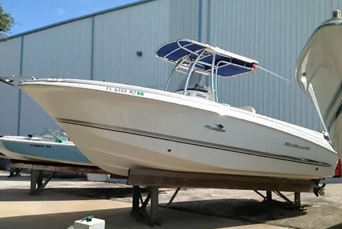 Slide: The Image of Wellcraft 252 Fisherman 2004 - 3